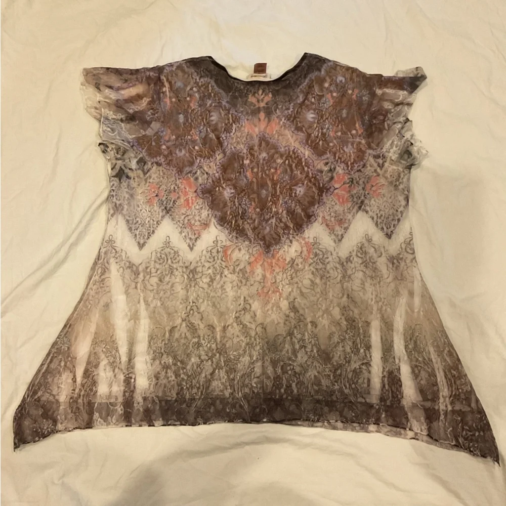 Brittany Black Brown Graphic Fitted Blouse with Peter Pan Collar - Picture 5 of 5